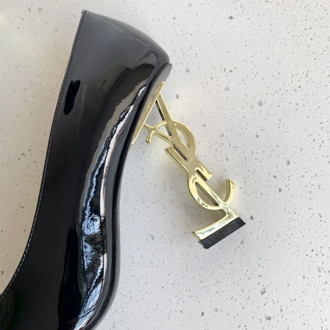 👟👟Ex-factory price 560👟👟 SAINT LAUREN*Yves Saint Laurent YSL poplar forest classic letter heel high-heeled shoes Only YSL understands women's hearts best and does not accept refutation🙅‍♂️Super invincible feminine artifact, a must-have for women (✅Z product full-body customization, own molded toe hardware, perfect consistency)⚠️Compare the differences between pictures and goods on the market Haha Upper: Customized imported cotton silk weaving/imported calf patent leather Lining: Imported sheep leather Sole: Imported genuine leather outsole Thickness: 9cm Color: black paint with gold, black leather with black Size: 35-39 (full set of packaging)